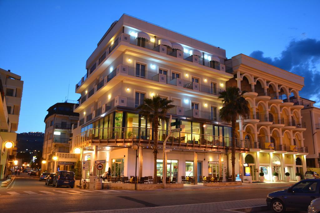 Hotel La Sirenetta トルトレート エクステリア 写真